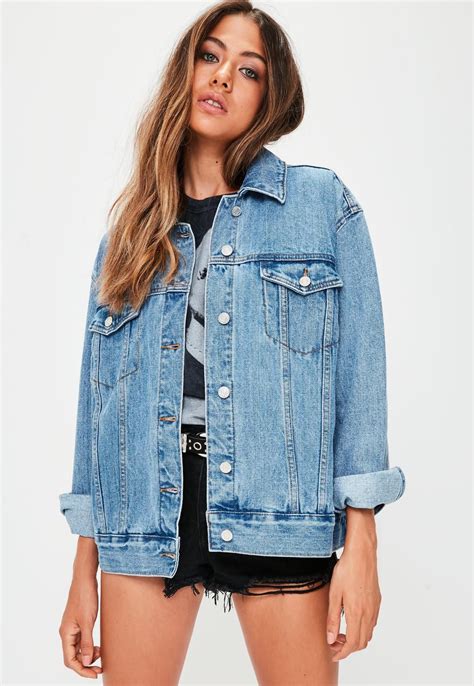 oversized jean jacket women's outfit.